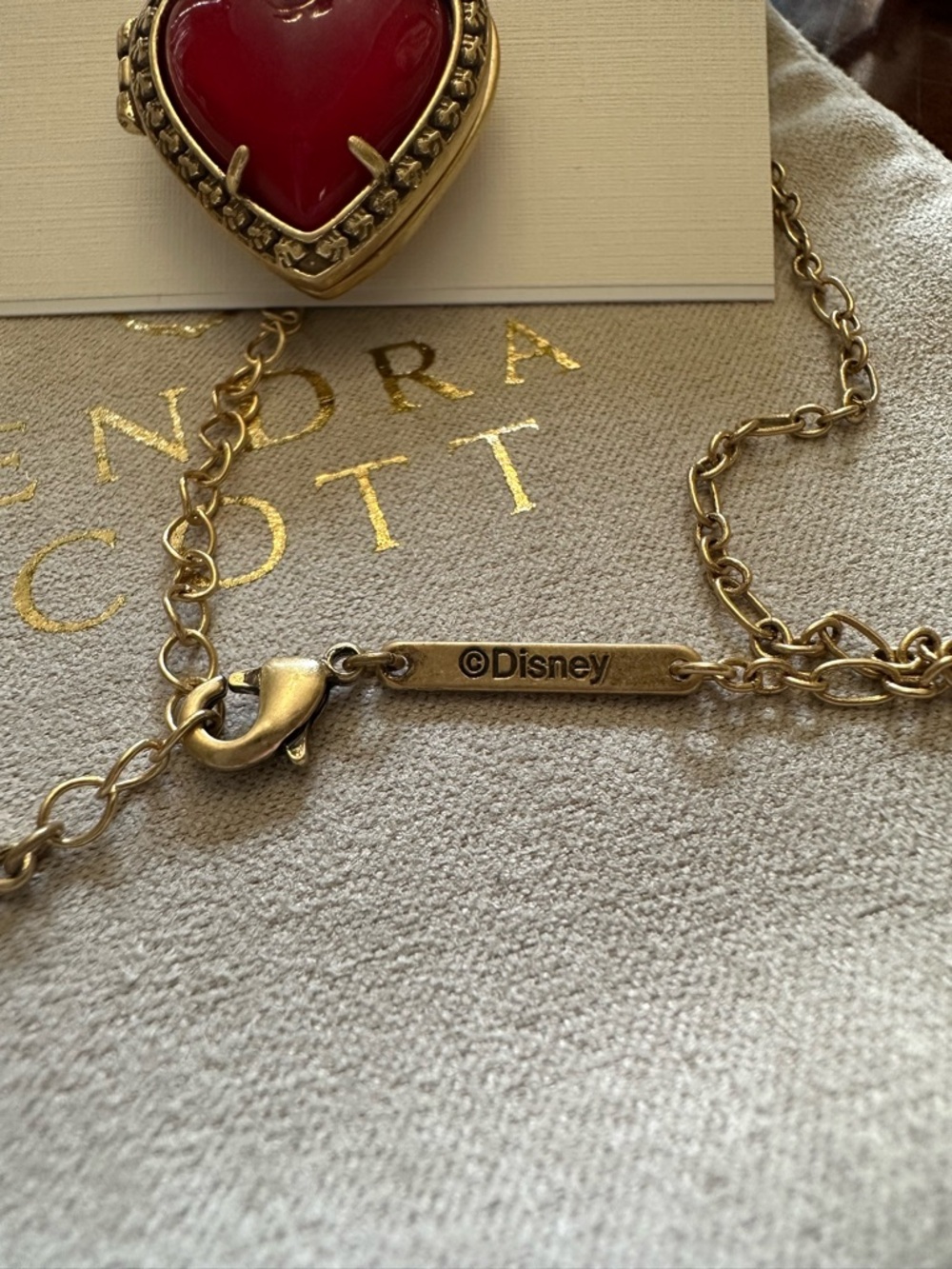 NEW!! Kendra Scott Gold-Tone Disney Snow White Locket Pendant Necklace - Picture 6 of 10